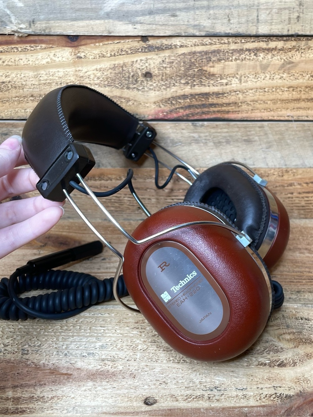 Vintage Technics EAH-220 Retro Headphones from 1974 – Classic Japanese Audio